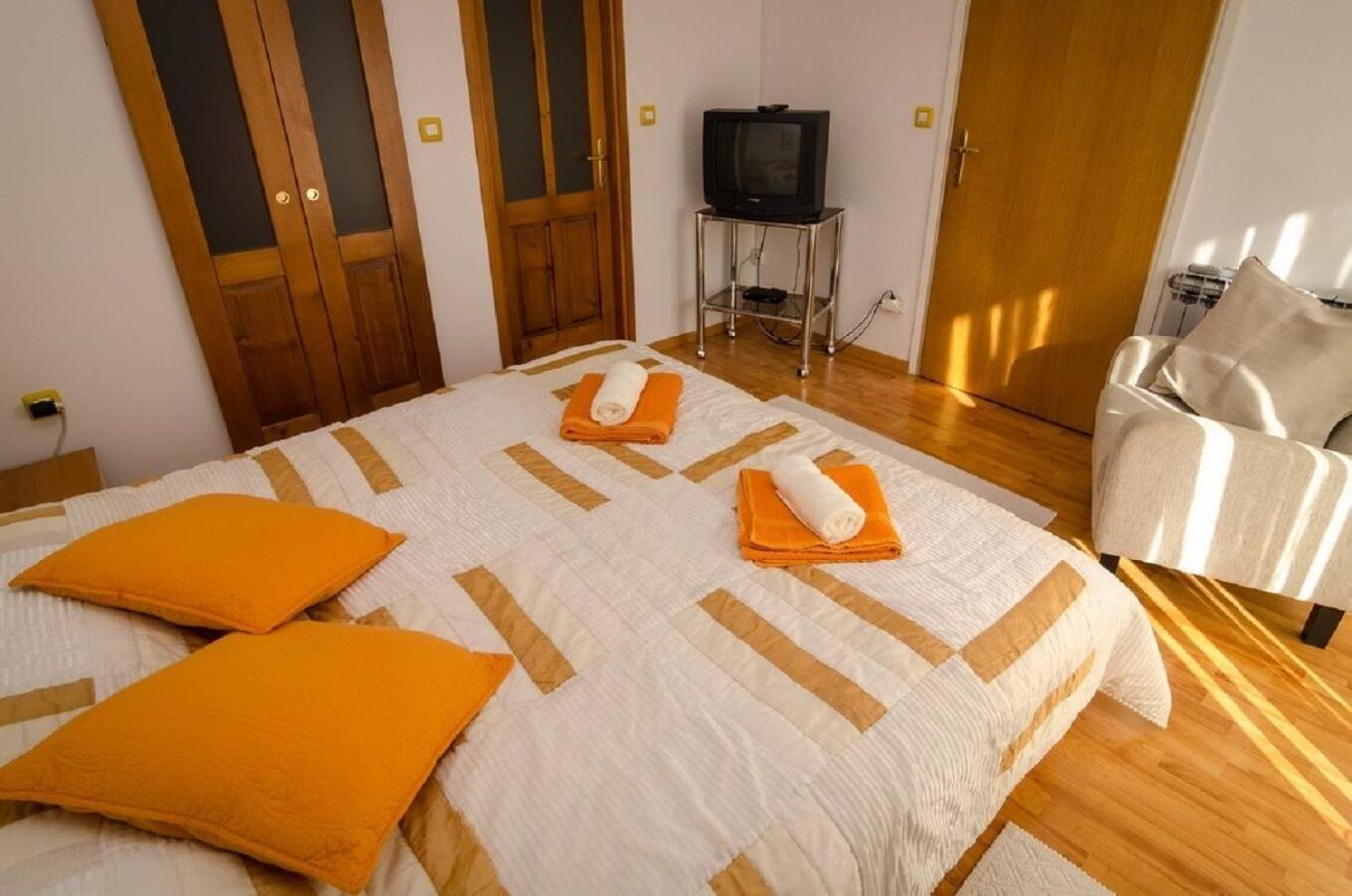Holiday Home Old Town - Great Location นิน ภายนอก รูปภาพ