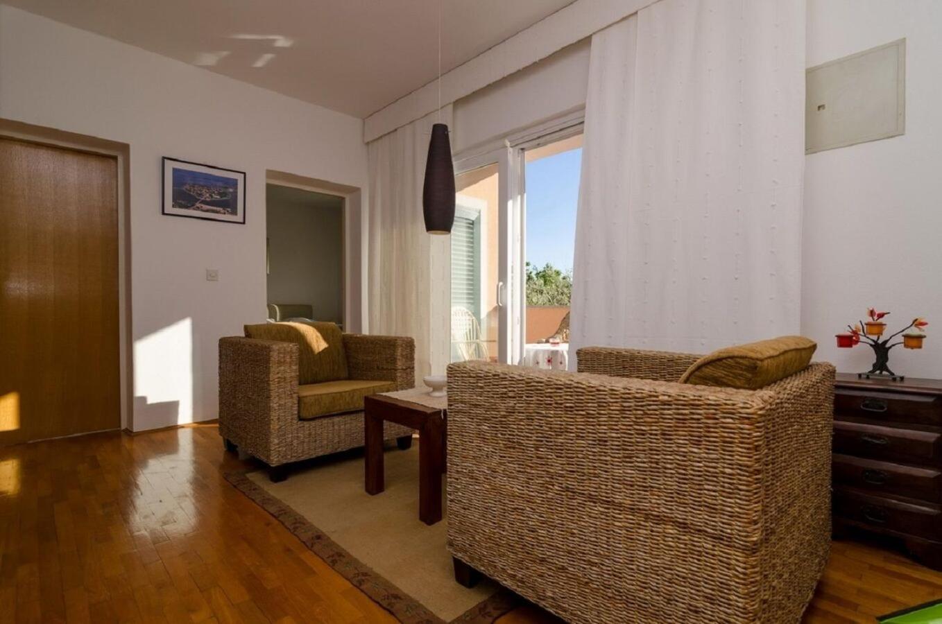 Holiday Home Old Town - Great Location นิน ภายนอก รูปภาพ